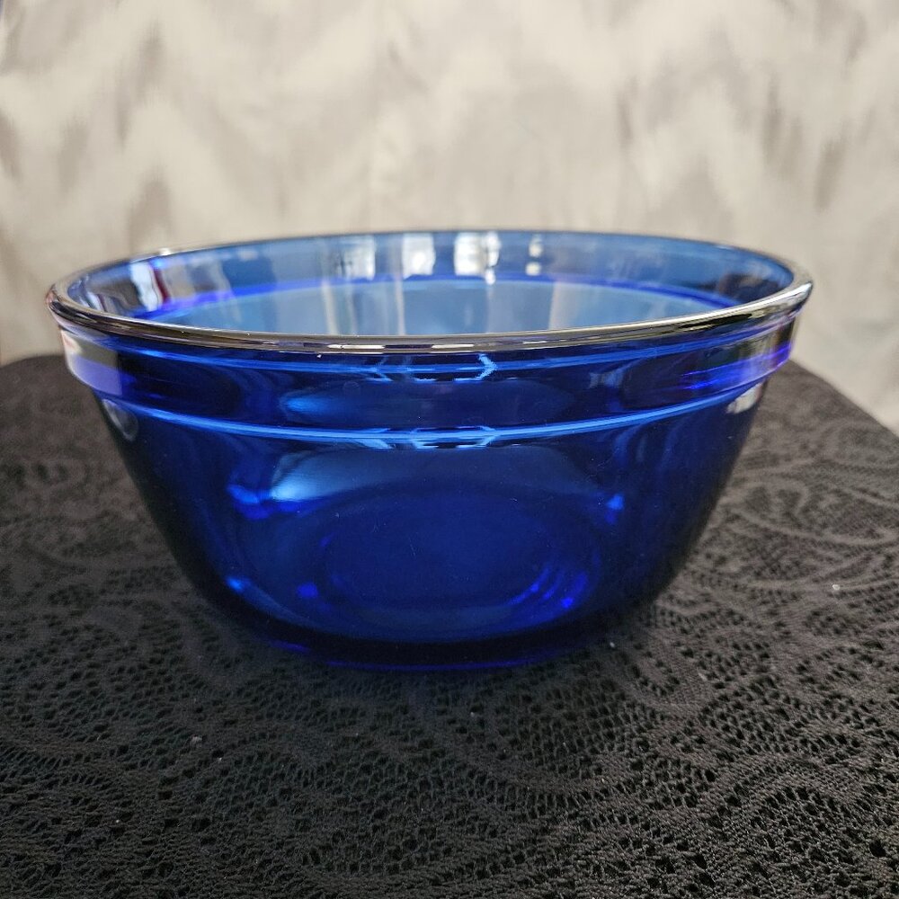 Vintage Anchor Hocking 2.5 qt Cobalt Blue Mixing Bowl